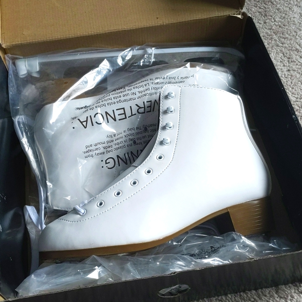 New Figure Skates, size 10